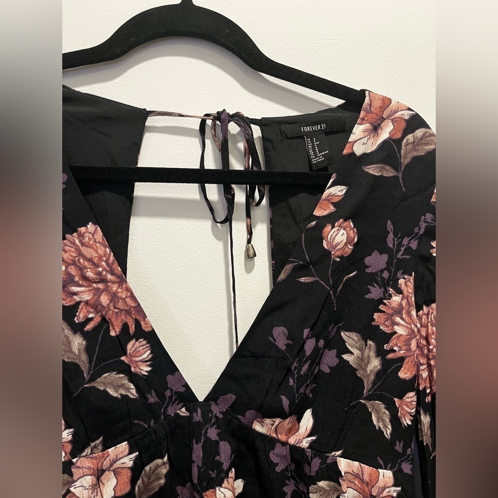 Forever 21 Black Purple Floral Flare Sleeve Witchy Boho Open Back Mini Dress SM - Picture 8 of 9